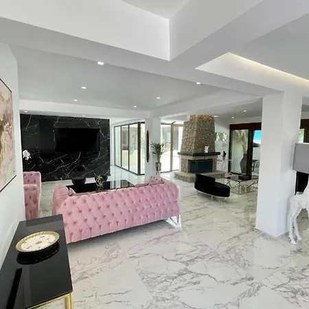 Wild Willow Villa *