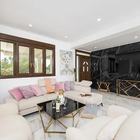 Wild Willow Villa